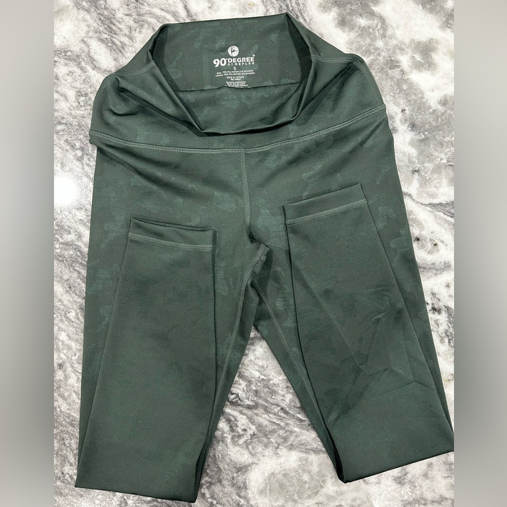 90 degree seamless sage camo, size Small.